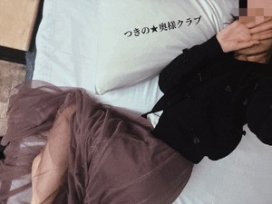 つきの